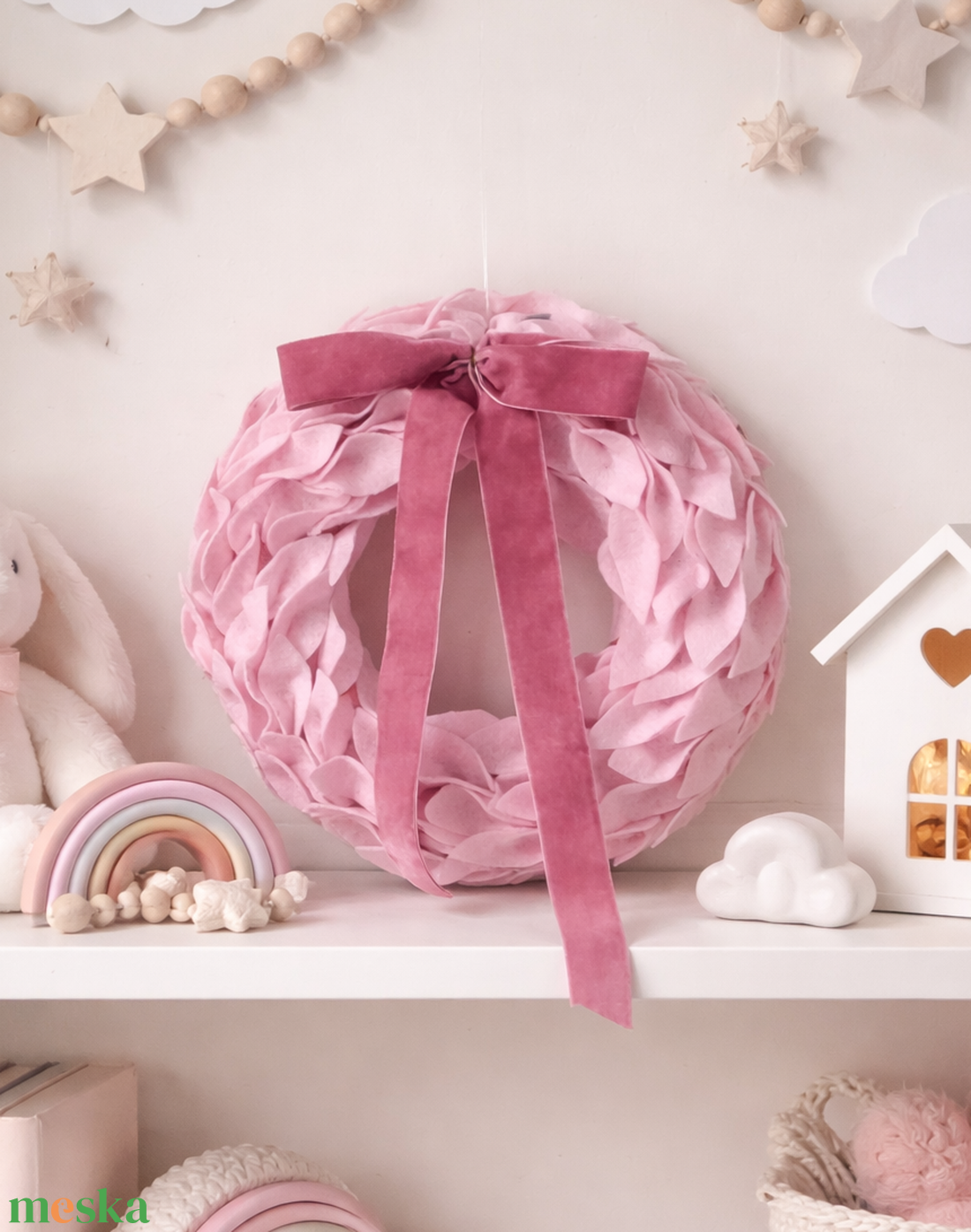 Rózsaszín filc koszorú - pasztell színű babaszoba dekoráció - gyerekszoba ajtódísz - babaköszöntő ajándék  - baba - mama - babaszoba dekoráció - Meska.hu