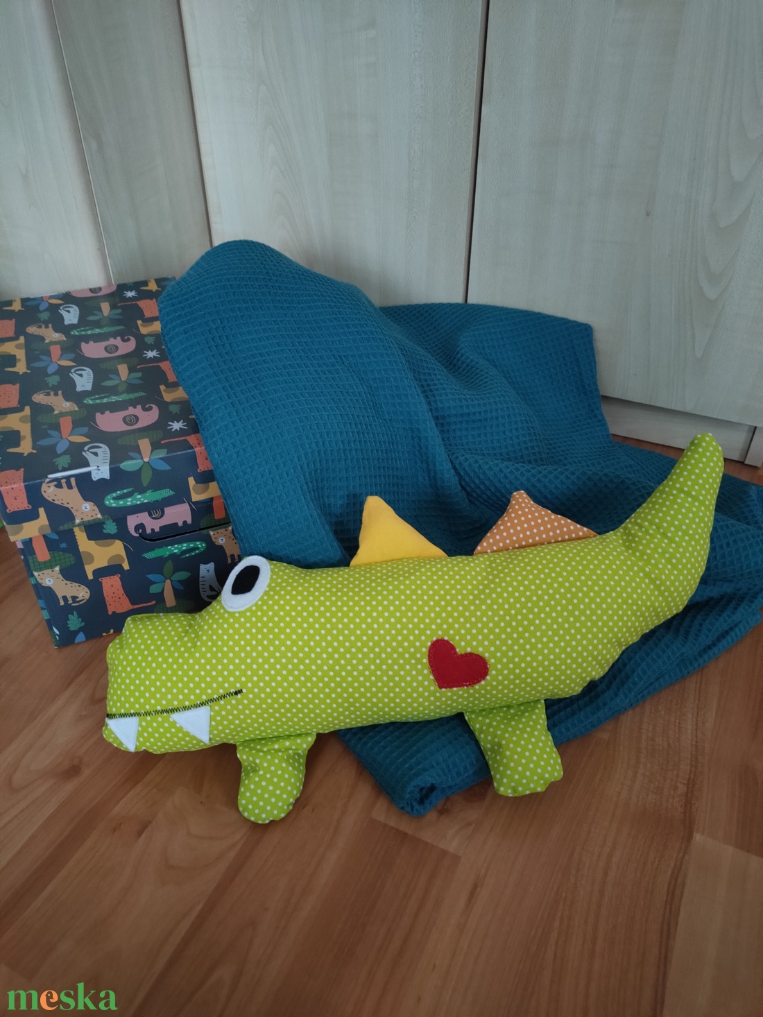 Valentin - napi Krokodil figura - Krokodil párna - Szíves Textil játék - Textil figura szívvel  - játék & sport - plüssállat & játékfigura - más figura - Meska.hu