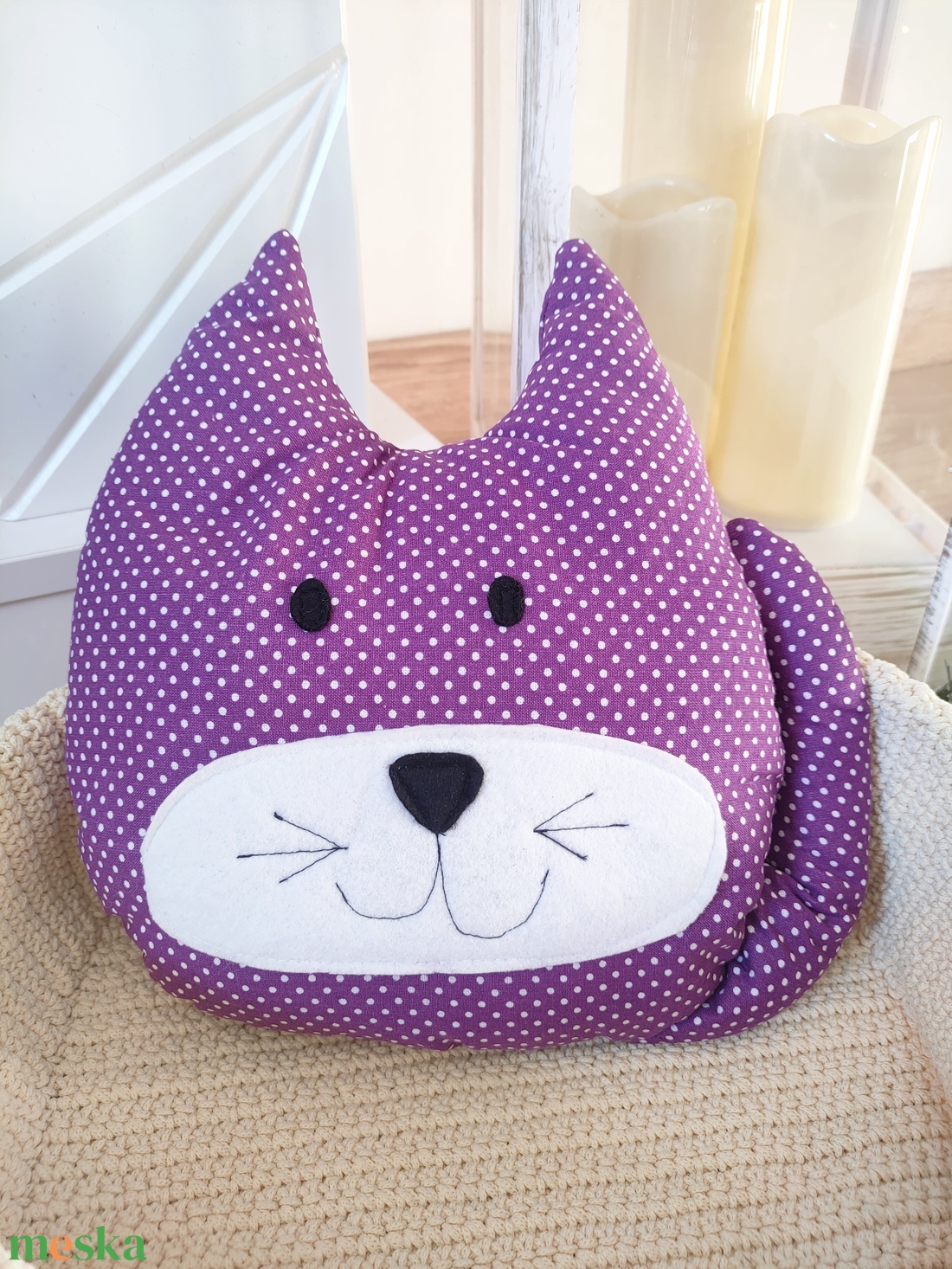 Lila pöttyös cica párna - Cica Figura - Cicás díszpárna - Textil játék - Macska Textil figura - otthon & életmód - lakástextil - párna & párnahuzat - díszpárna (belsővel együtt) - Meska.hu