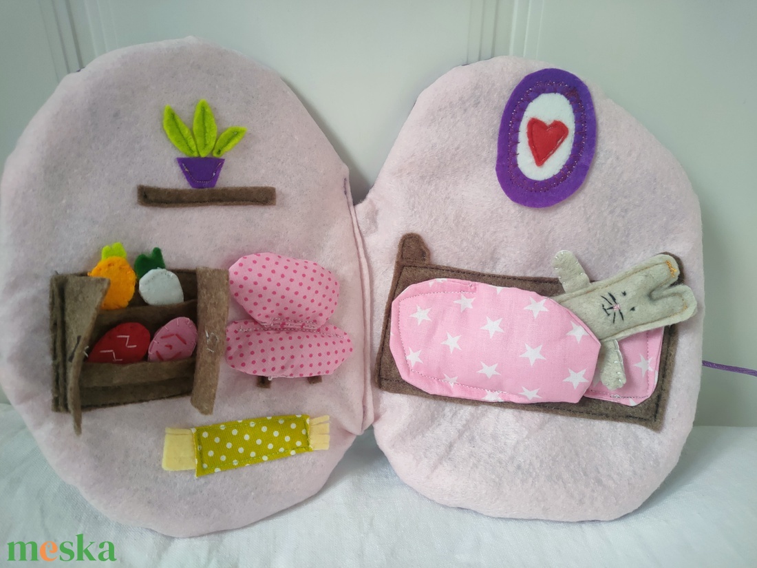 Nyuszi tojás házikóban - Húsvéti textil könyv gyerekeknek - Húsvéti csendeskönyv - Nyuszis játszókönyv - játék & sport - baba & babaház - babaház - Meska.hu