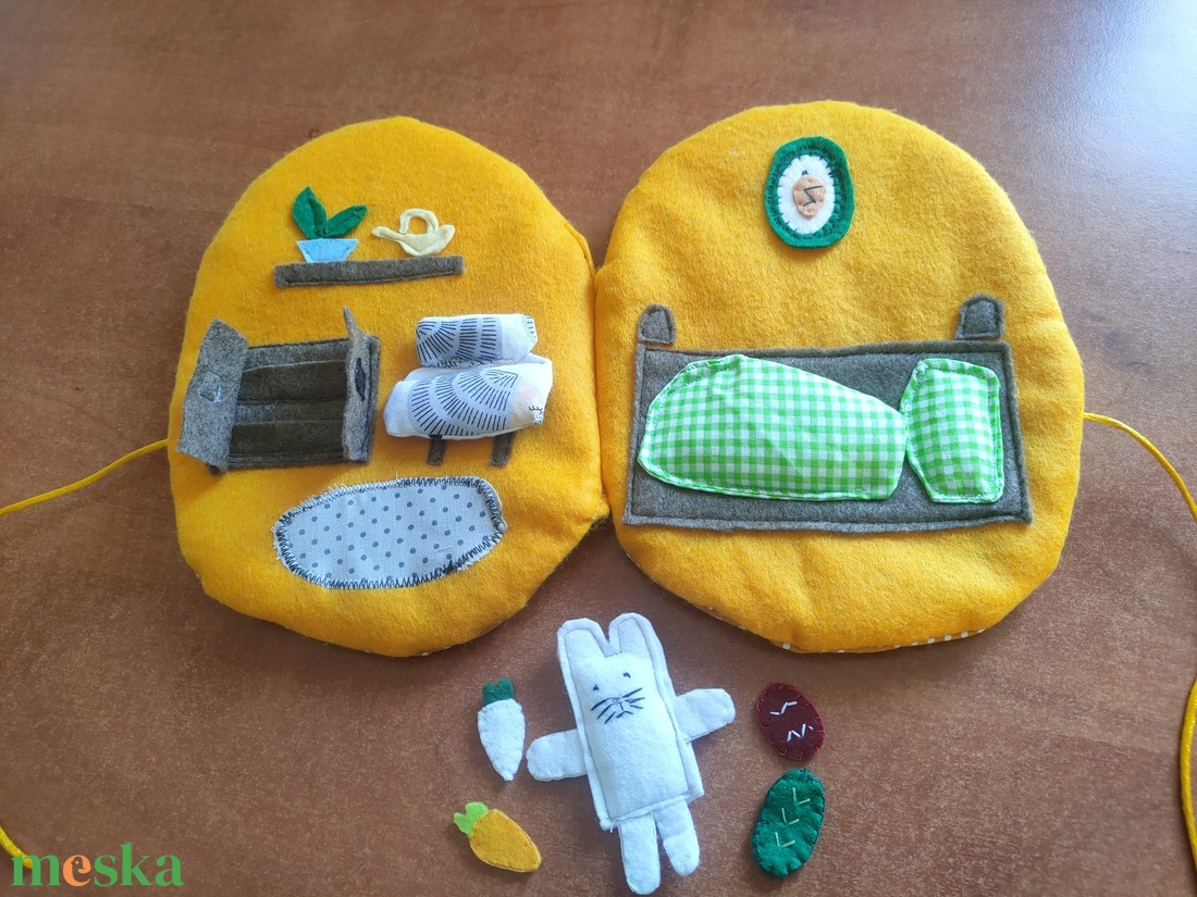 Készségfejlesztő interaktív játszókönyv Húsvéti nyuszival - Puha textil könyv -  A Nyuszi háza húsvéti csendeskönyv - játék & sport - szerepjáték - Meska.hu