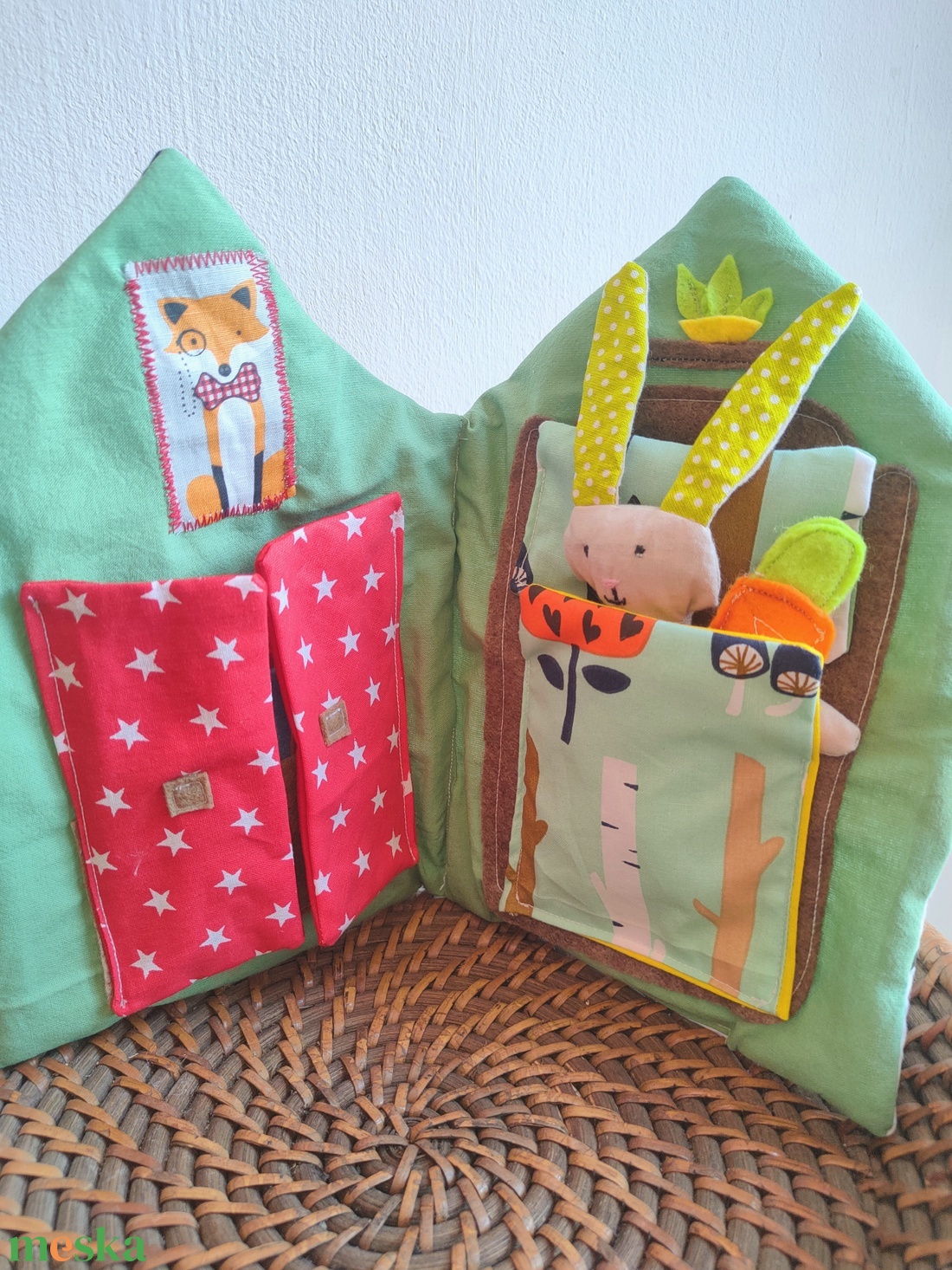 Öltöztethető nyuszi házzal - Húsvéti nyuszi háza - Nyuszi ház kiegészítőkkel - Nyuszis játszóház - húsvéti csendeskönyv - játék & sport - szerepjáték - Meska.hu