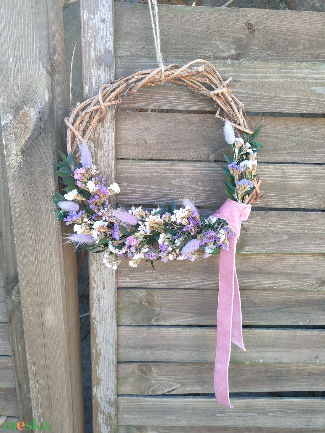 Szárazvirágos ajtódísz - lila koszorú szárított virágokkal - tavaszi kopogtató igazi növényekkel - otthon & életmód - dekoráció - ajtó- és ablak dekoráció - ajtódísz & kopogtató - Meska.hu