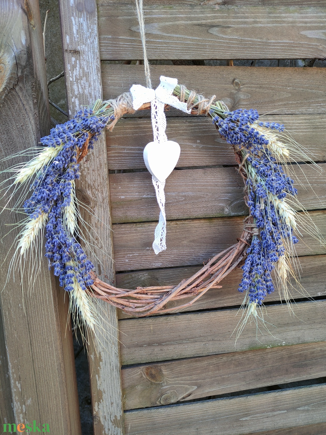 Levendula virágos, búzakalászos vessző koszorú - ajtódísz, kopogtató levendulával - levendulás koszorú  - otthon & életmód - dekoráció - ajtó- és ablak dekoráció - ajtódísz & kopogtató - Meska.hu