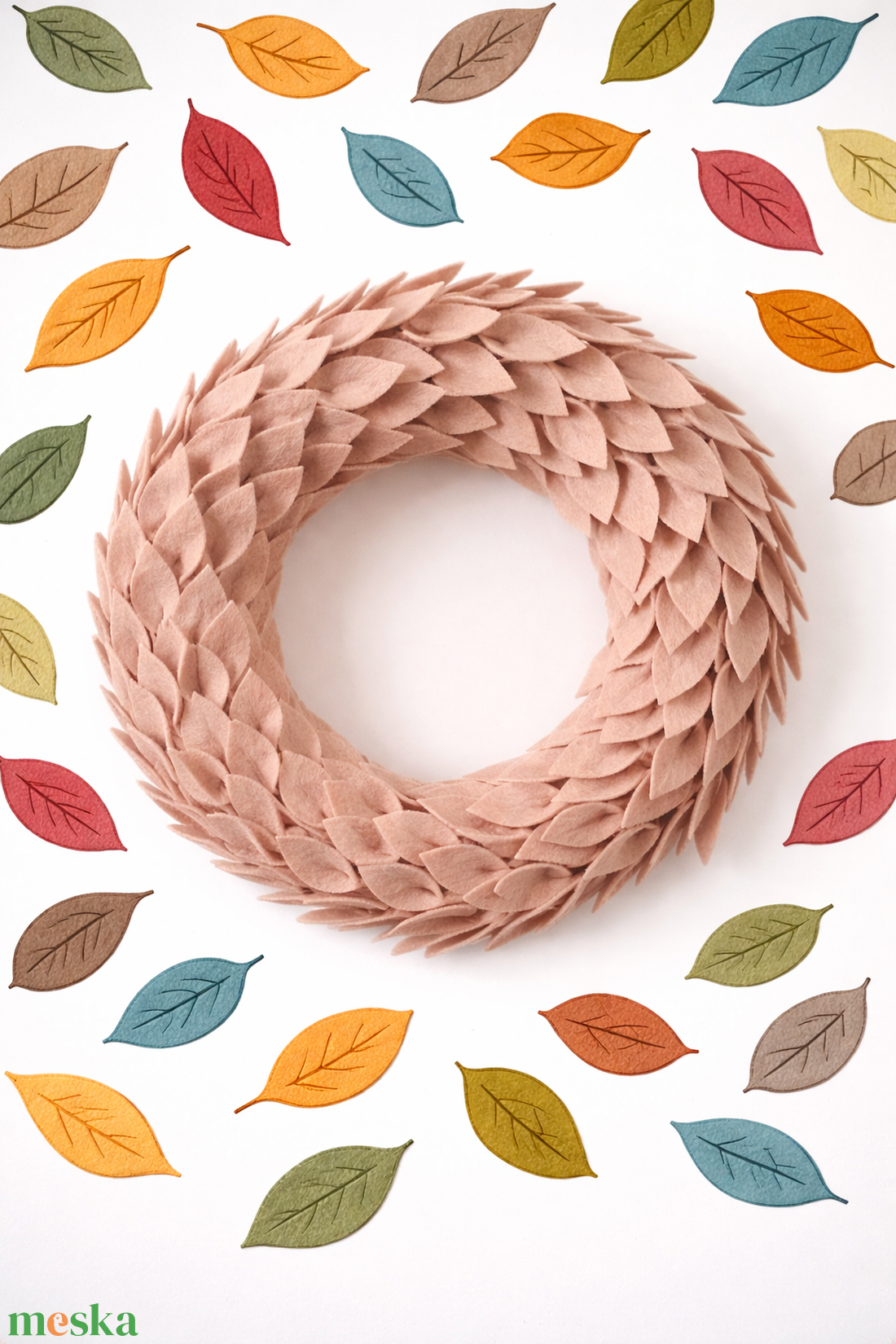 Mokka színű filc koszorú - elegáns minimalista otthon dekoráció - natúr ajtódísz - cappuccino koszorú  - otthon & életmód - dekoráció - ajtó- és ablak dekoráció - ajtódísz & kopogtató - Meska.hu