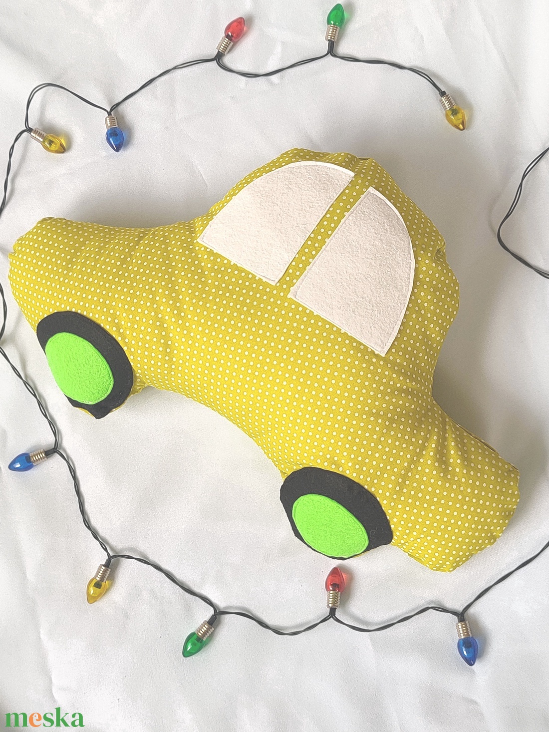 Zöld pöttyös - Autó formájú párna - Autós díszpárna - Autó párna - Textiljáték - Textilfigura - baba - mama - babaszoba dekoráció - gyerek díszpárna - Meska.hu