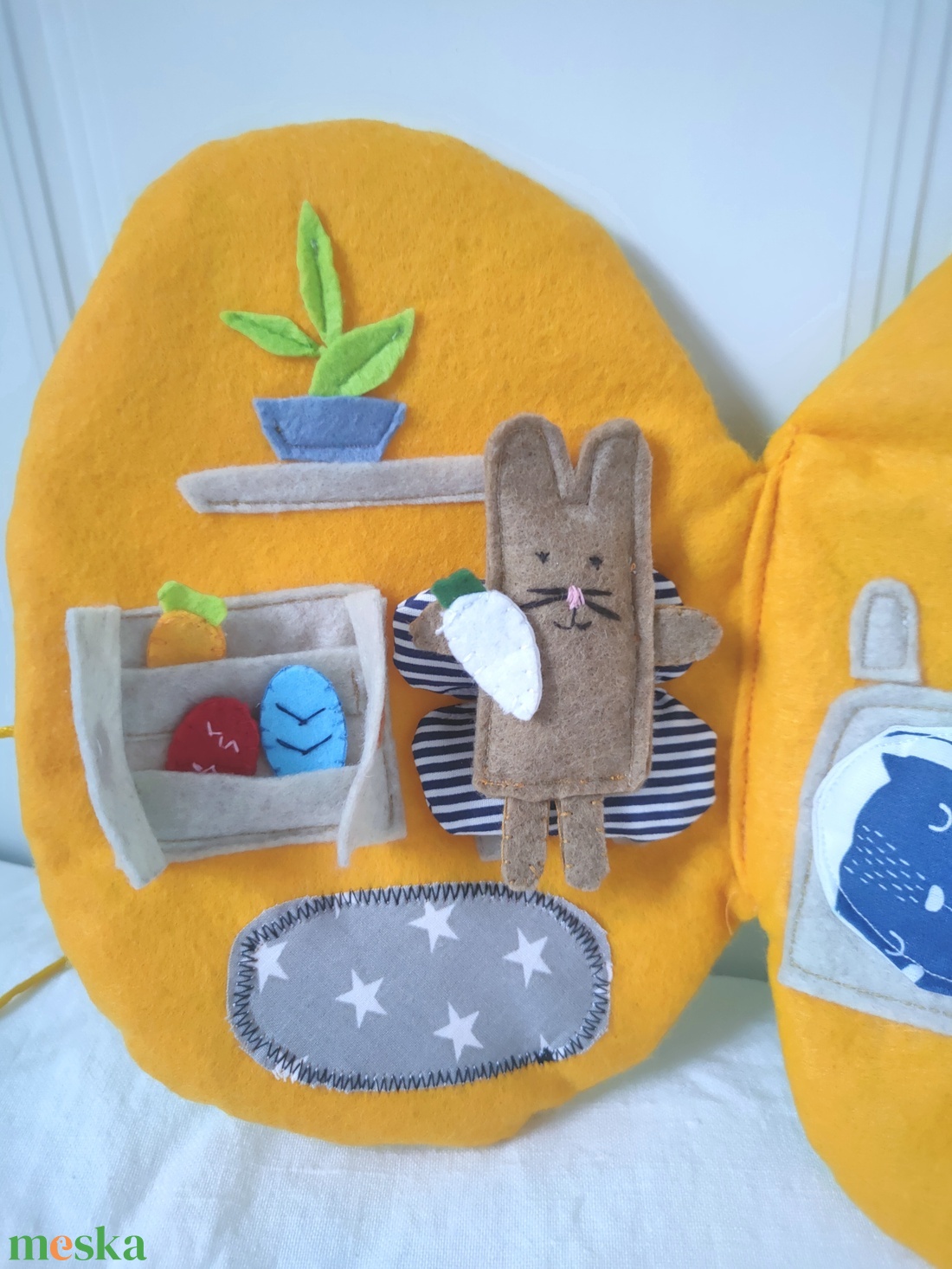 Mini Nyuszi hordozható házikója - Puha textil könyv gyerekeknek - Filc játszókönyv kiegészítőkkel - filc szerepjáték  - játék & sport - szerepjáték - Meska.hu