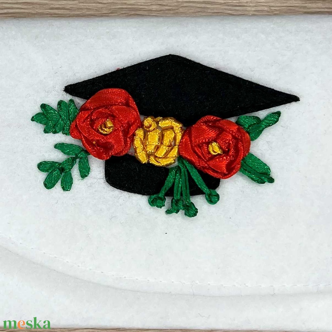 Hímzett ajándék áradó, pénzátadó boríték filc anyagból ballagásra, diplomaosztóra  - otthon & életmód - papír, írószer - ajándékozás kellékei - pénzátadó boríték - Meska.hu