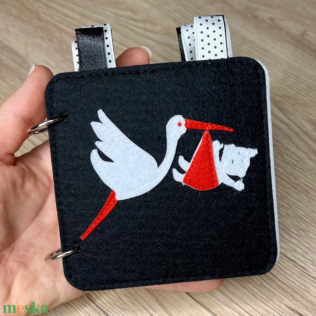 Kontrasztos kártya, amely könyvvé alakítható, babakocsira, kiságyra is rakható, újszülött látogató ajándéknak   - játék & sport - babalátogató ajándékcsomag - Meska.hu