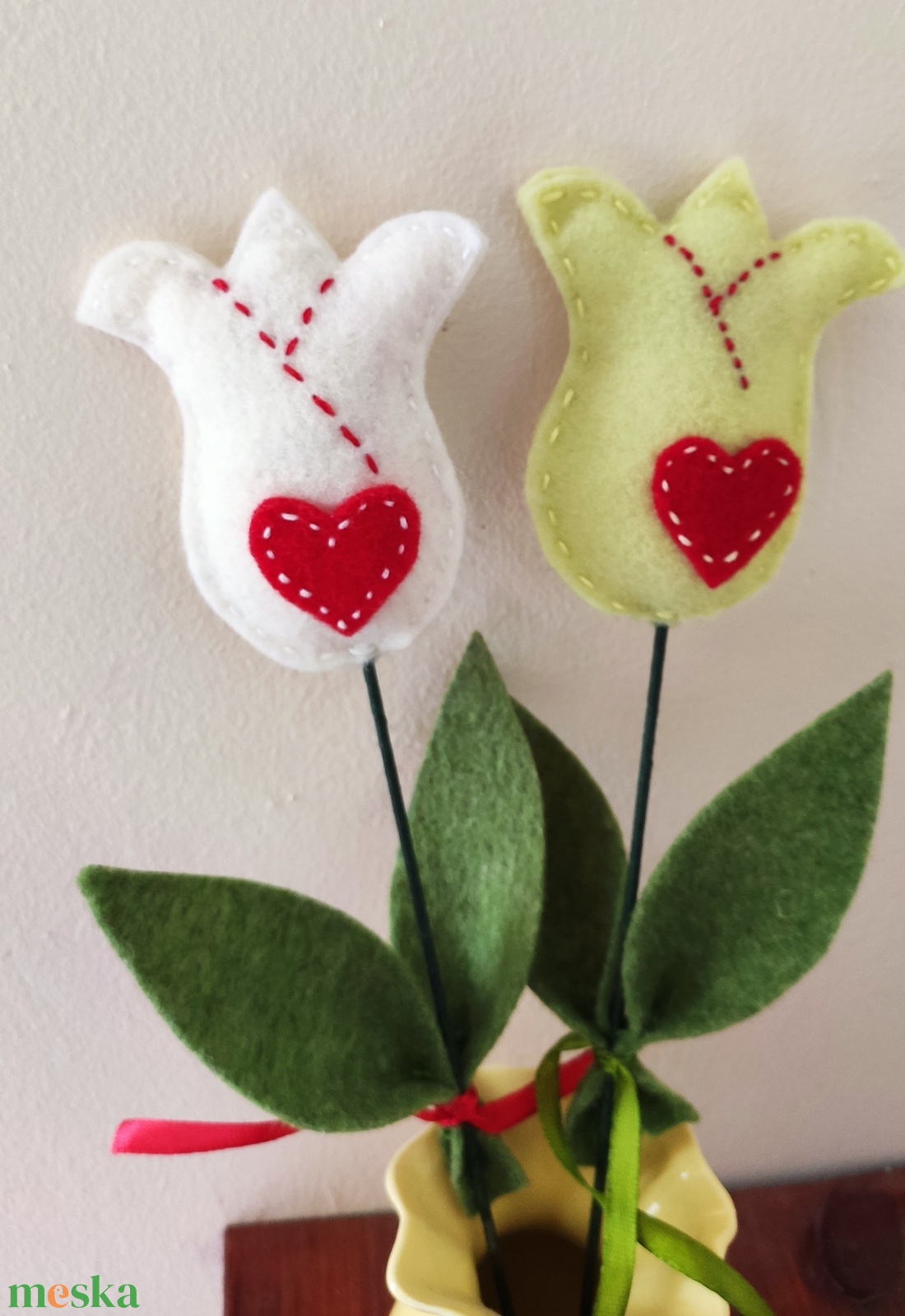 Filc tulipán drótpálcikán - otthon & életmód - virágdekoráció - virágok - virágcsokor - Meska.hu