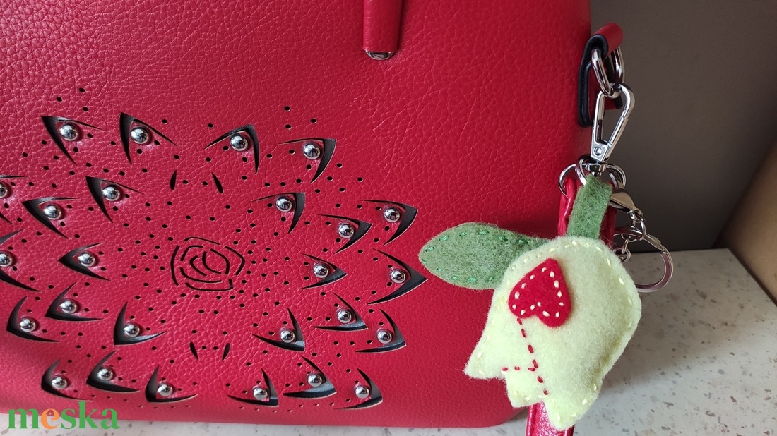 Filc tulipán drótpálcikán - otthon & életmód - virágdekoráció - virágok - virágcsokor - Meska.hu