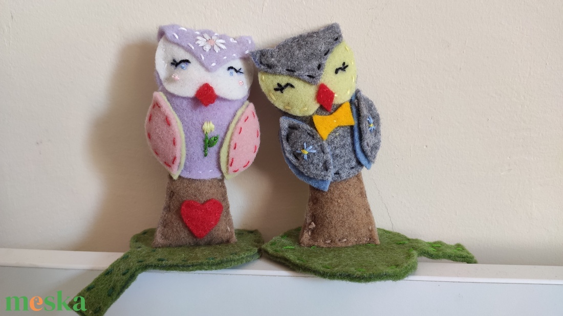 bagoly lányka filcből hímzéssel - otthon & életmód - dekoráció - asztal és polc dekoráció - gravírozott táblák - Meska.hu