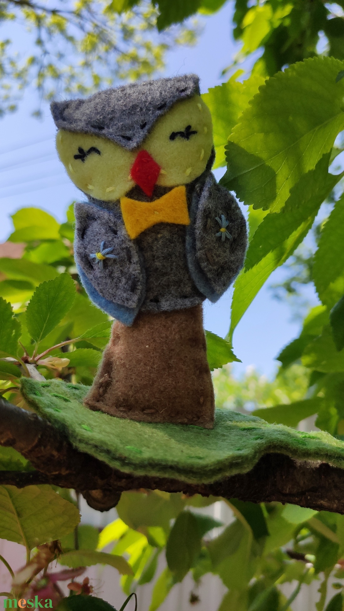 bagolyfiúcska gyapjúfilcből hímzéssel - otthon & életmód - dekoráció - asztal és polc dekoráció - asztaldísz - Meska.hu