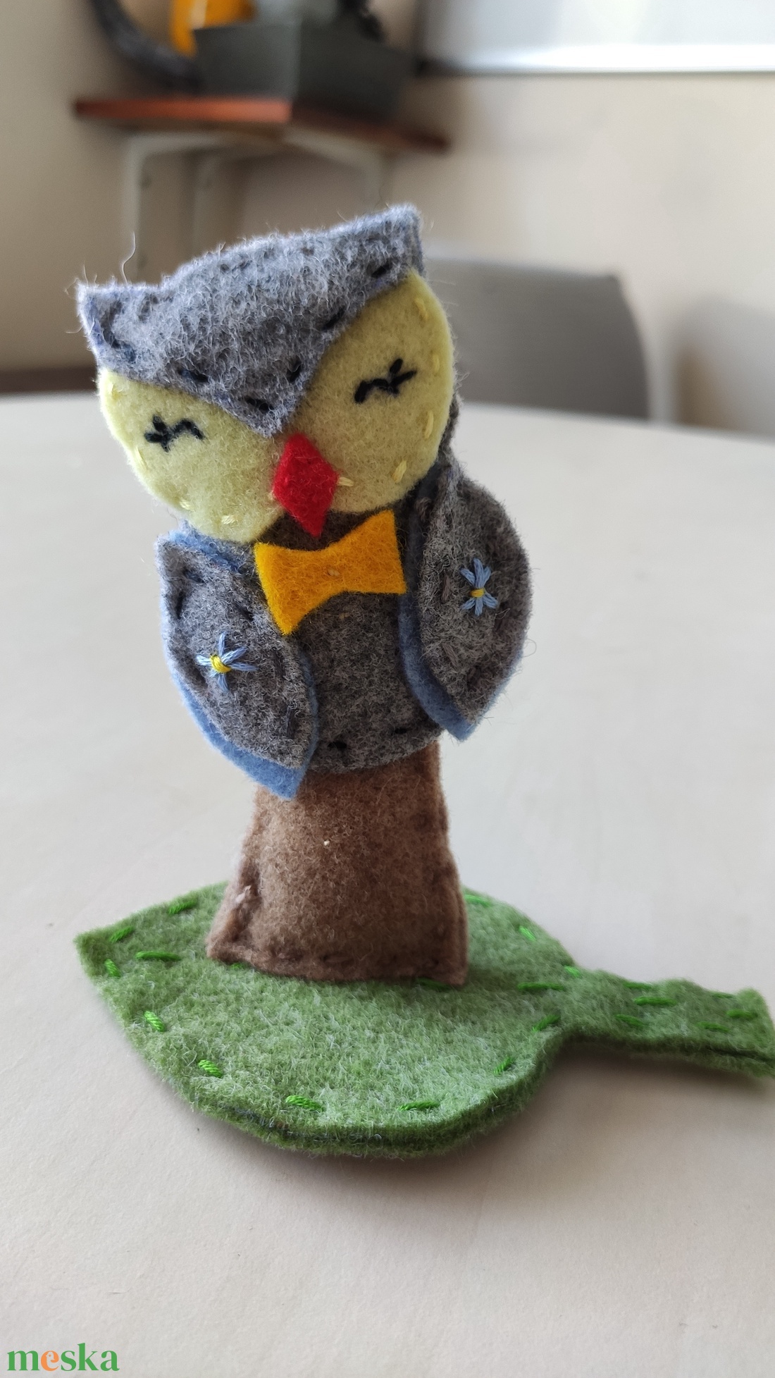 bagolyfiúcska gyapjúfilcből hímzéssel - otthon & életmód - dekoráció - asztal és polc dekoráció - asztaldísz - Meska.hu