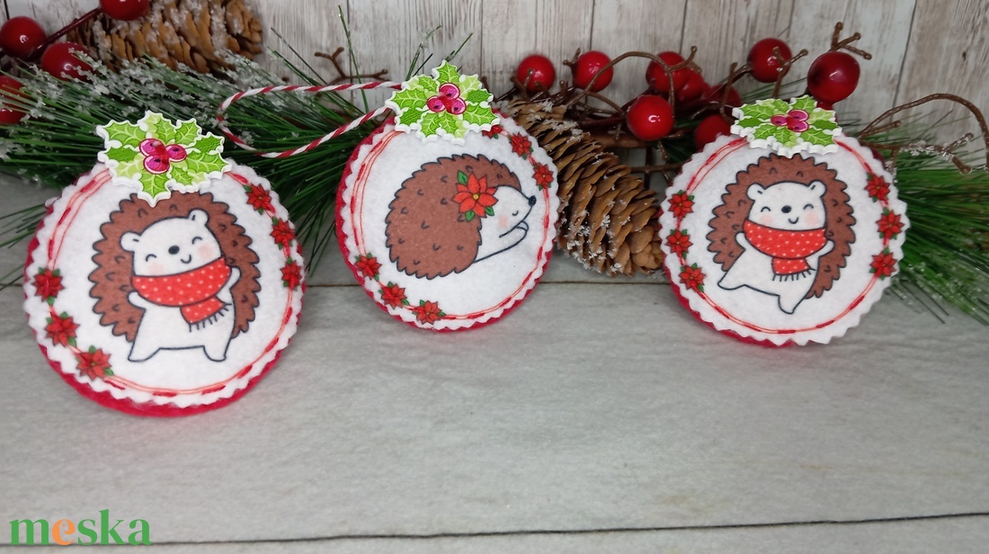 Sünis karácsonyi físzek - karácsony - karácsonyi lakásdekoráció - karácsonyfadíszek - Meska.hu Sünis karácsonyi físzek - karácsony - karácsonyi lakásdekoráció - karácsonyfadíszek - Meska.hu