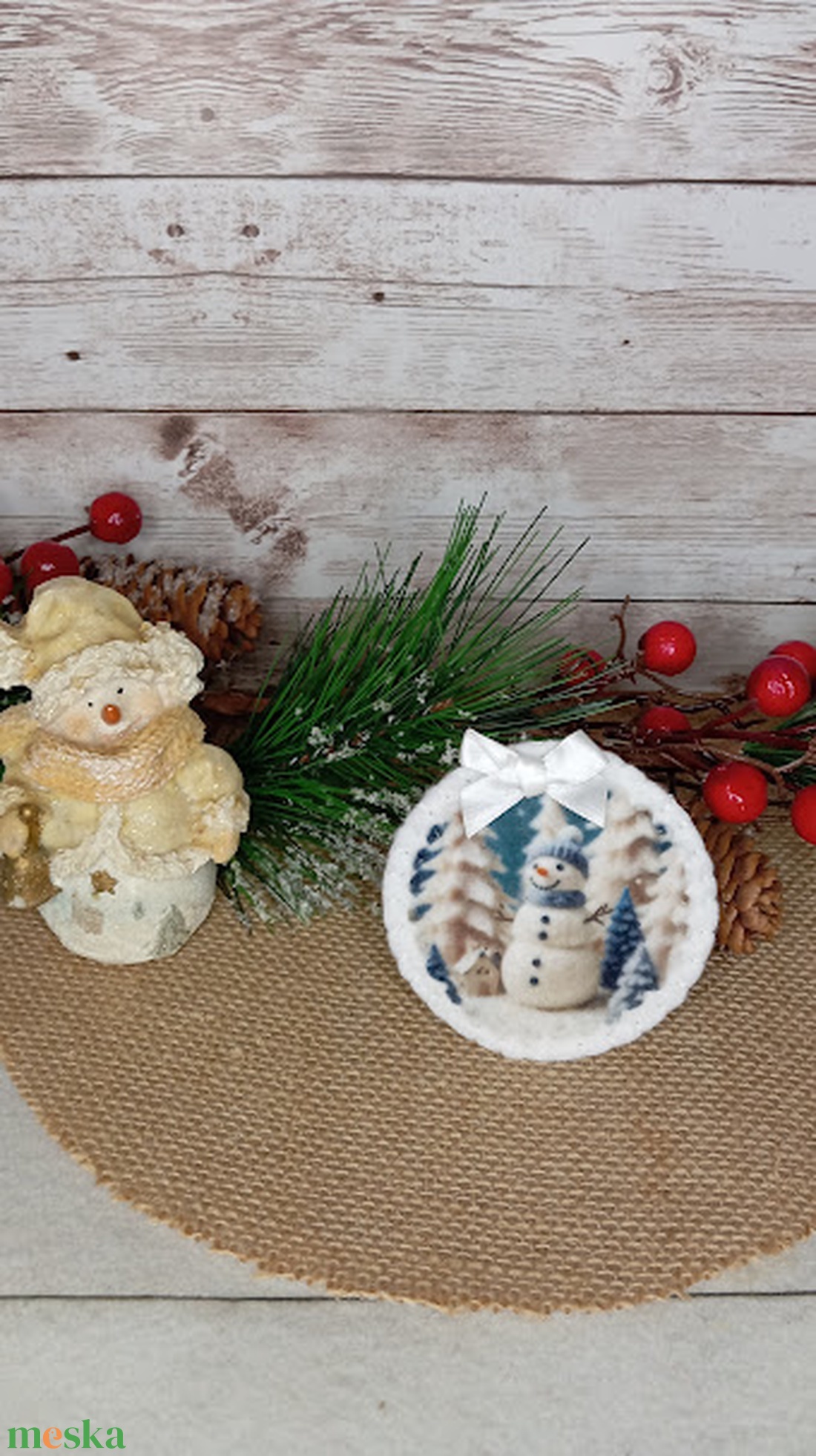 Hóember a havas fák között-hűtőmágnes - karácsony - karácsonyi lakásdekoráció - karácsonyi lakásdíszek - Meska.hu