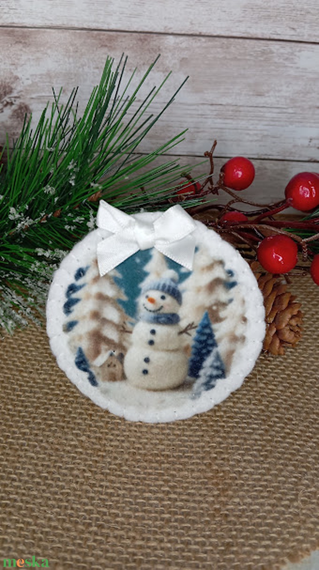 Hóember a havas fák között-hűtőmágnes - karácsony - karácsonyi lakásdekoráció - karácsonyi lakásdíszek - Meska.hu