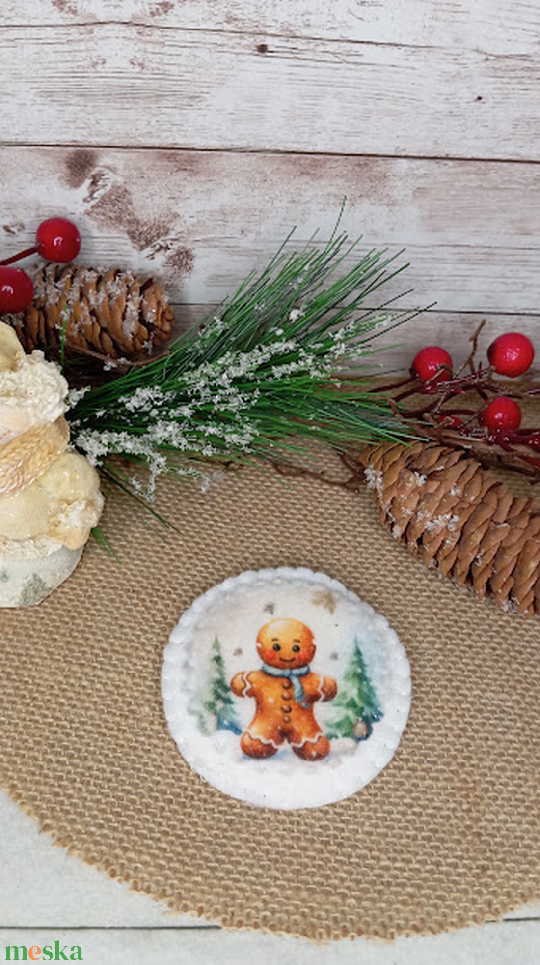 Mézi a havas fák között-hűtőmágnes - karácsony - karácsonyi lakásdekoráció - karácsonyi lakásdíszek - Meska.hu