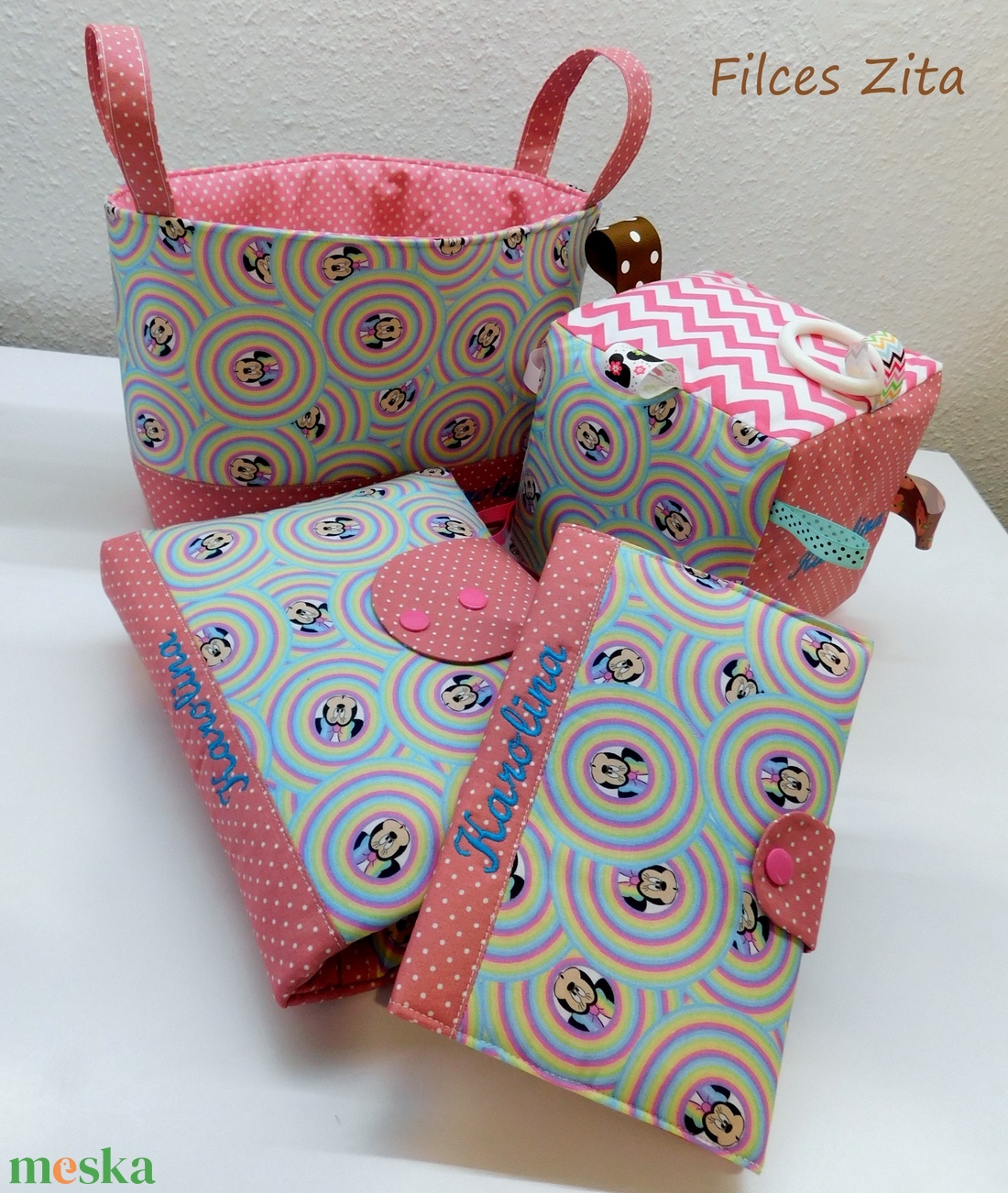 Minnie egeres egészségügyi kiskönyv borító névhímzéssel - eü textil borító névvel - diy (csináld magad) - egységcsomag - Meska.hu Minnie egeres egészségügyi kiskönyv borító névhímzéssel - eü textil borító névvel - diy (csináld magad) - egységcsomag - Meska.hu