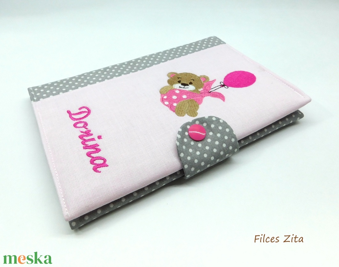 Maci lufival- egészségügyi kiskönyv borító - textil eü borító hímzett névvel - otthon & életmód - papír, írószer - egészségügyi kiskönyv borító - Meska.hu Maci lufival- egészségügyi kiskönyv borító - textil eü borító hímzett névvel - otthon & életmód - papír, írószer - egészségügyi kiskönyv borító - Meska.hu