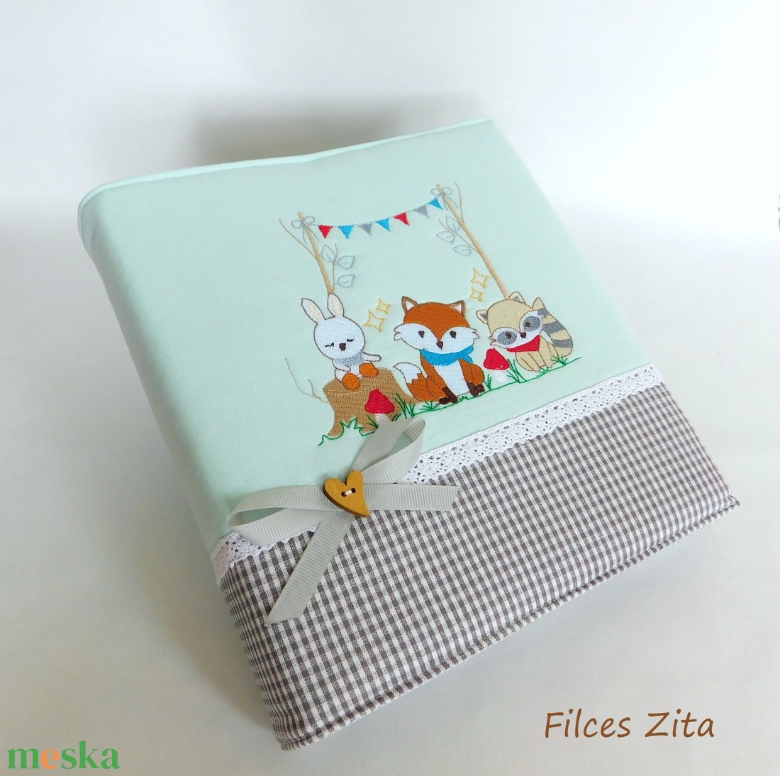 Erdei állatos hímzett baba album / erdei állatos fotóalbum hímzett névvel is - otthon & életmód - papír, írószer - album & fotóalbum - Meska.hu Erdei állatos hímzett baba album / erdei állatos fotóalbum hímzett névvel is - otthon & életmód - papír, írószer - album & fotóalbum - Meska.hu