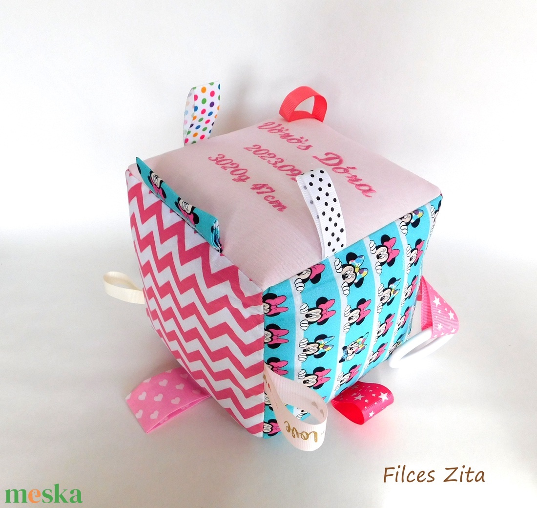 Minnie egészségügyi kiskönyv borító névhímzéssel - eü textil borító névvel - otthon & életmód - papír, írószer - egészségügyi kiskönyv borító - Meska.hu