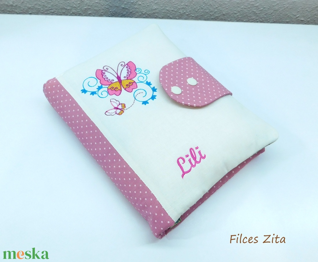 Pillangós hímzett pelenkatáska - textil pelenkatartó tok névhímzéssel - pelenkarendező - táska & tok - pelenkatáska - pelenkatartó tok - Meska.hu Pillangós hímzett pelenkatáska - textil pelenkatartó tok névhímzéssel - pelenkarendező - táska & tok - pelenkatáska - pelenkatartó tok - Meska.hu