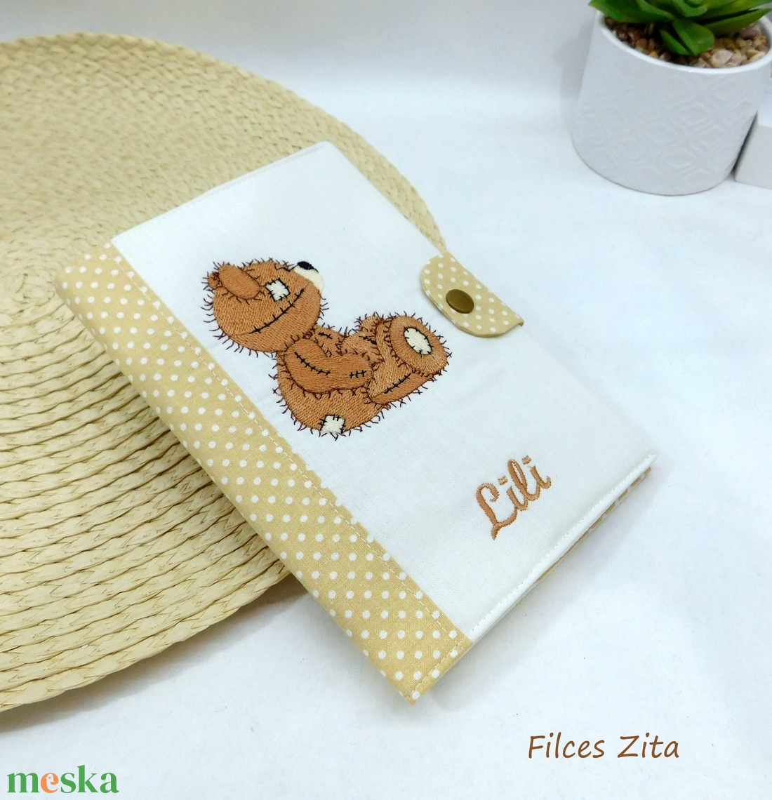 Macis egészségügyi kiskönyv borító -  textil eü borító hímzett névvel  - otthon & életmód - papír, írószer - egészségügyi kiskönyv borító - Meska.hu