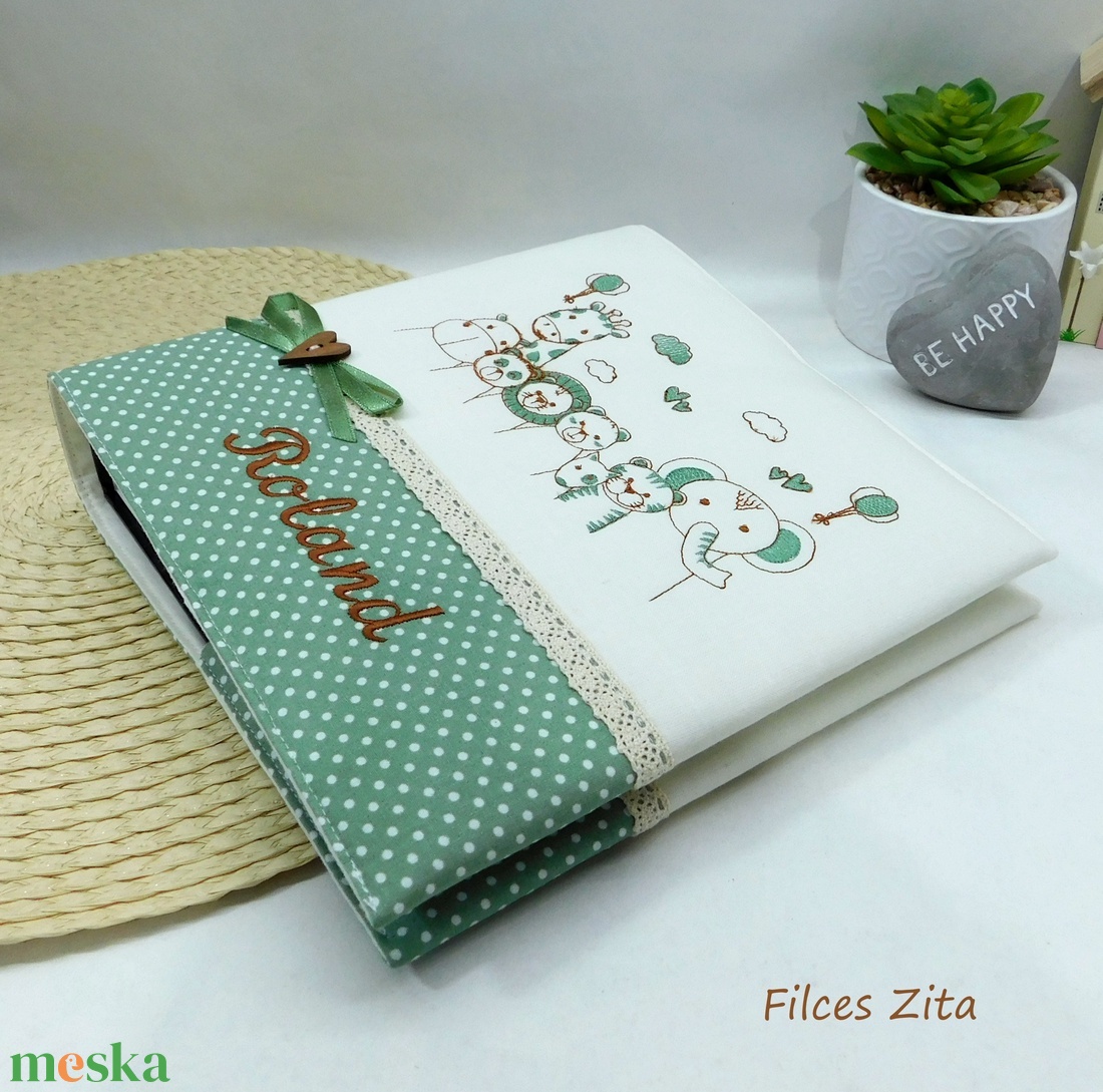 Szafari állatos hímzett baba album / szafari állatos fotóalbum névhímzéssel  - otthon & életmód - papír, írószer - album & fotóalbum - Meska.hu