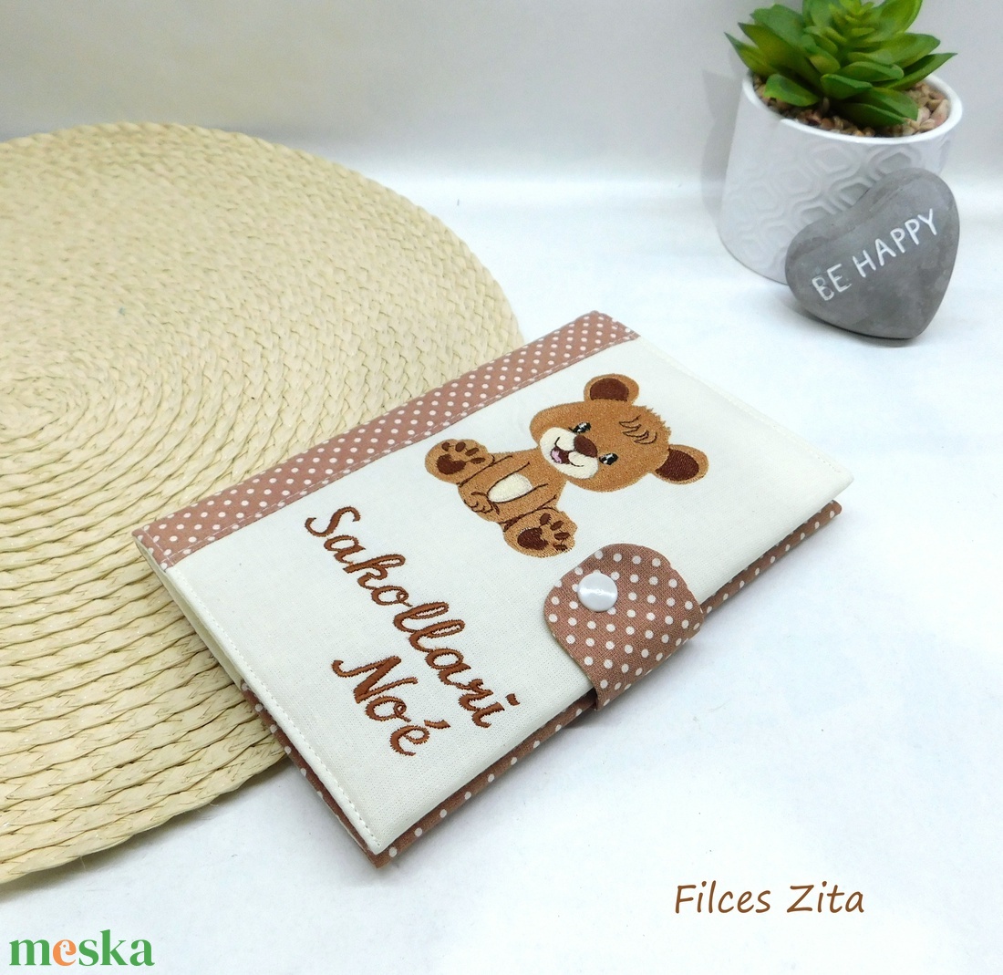 Macis egészségügyi kiskönyv borító -  textil eü borító hímzett névvel  - baba - mama - babaemlékek - egészségügyi kiskönyv borító - Meska.hu