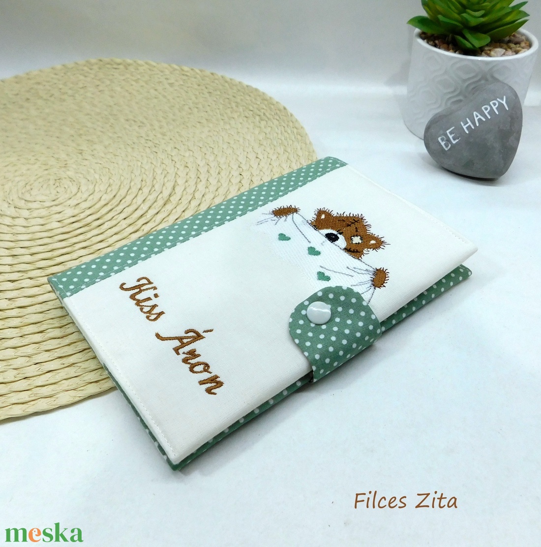 Macis egészségügyi kiskönyv borító /  textil eü borító hímzett névvel / füzetborító - baba - mama - babaemlékek - egészségügyi kiskönyv borító - Meska.hu