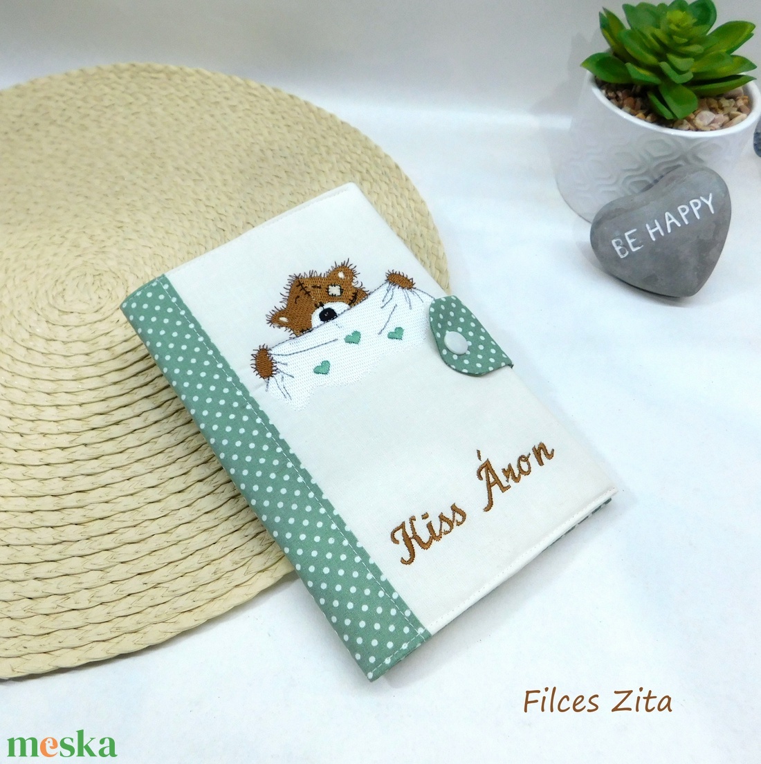 Macis egészségügyi kiskönyv borító /  textil eü borító hímzett névvel / füzetborító - baba - mama - babaemlékek - egészségügyi kiskönyv borító - Meska.hu