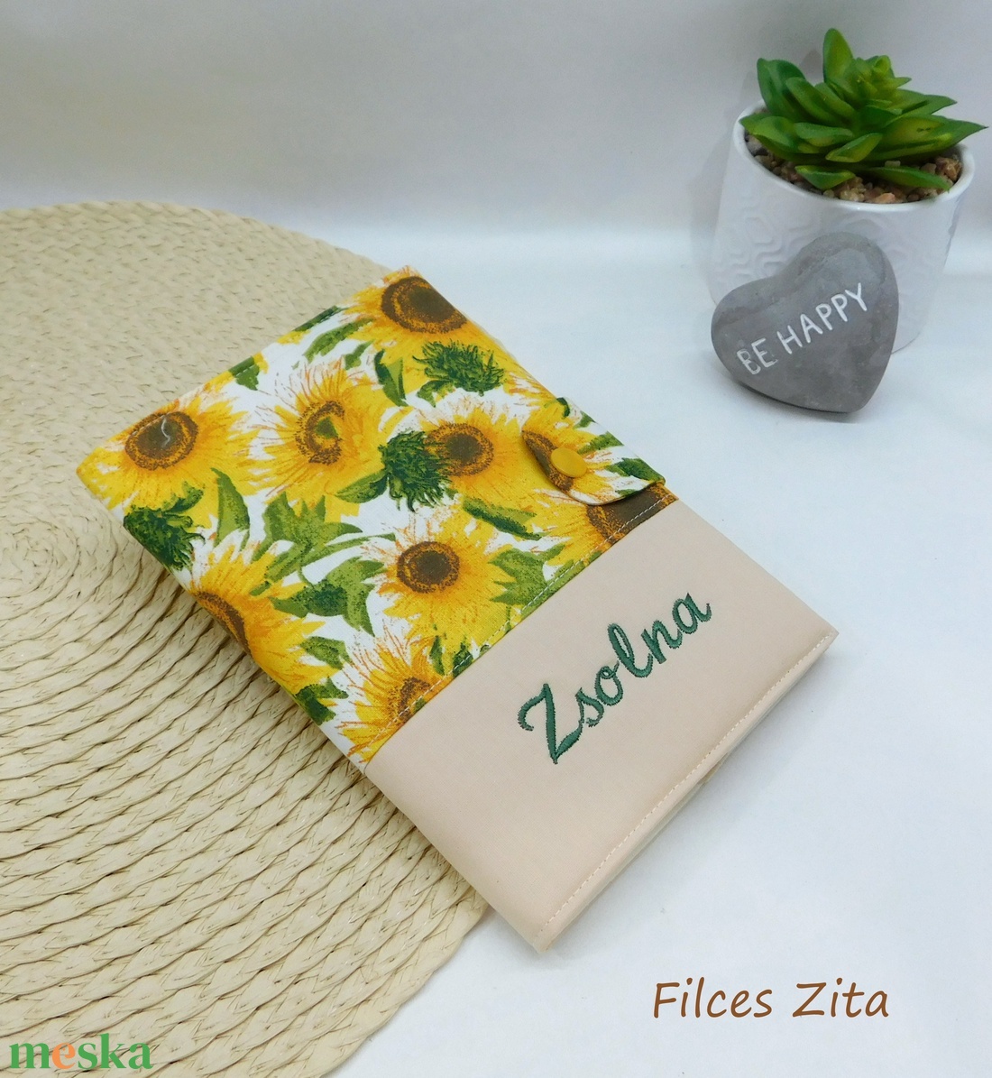 Egészségügyi kiskönyv borító névhímzéssel - eü textil borító névvel - napraforgó - baba - mama - babaemlékek - egészségügyi kiskönyv borító - Meska.hu