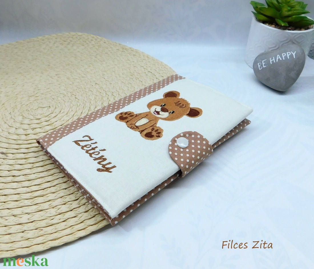Macis egészségügyi kiskönyv borító -  textil eü borító hímzett névvel  - baba - mama - babaemlékek - egészségügyi kiskönyv borító - Meska.hu