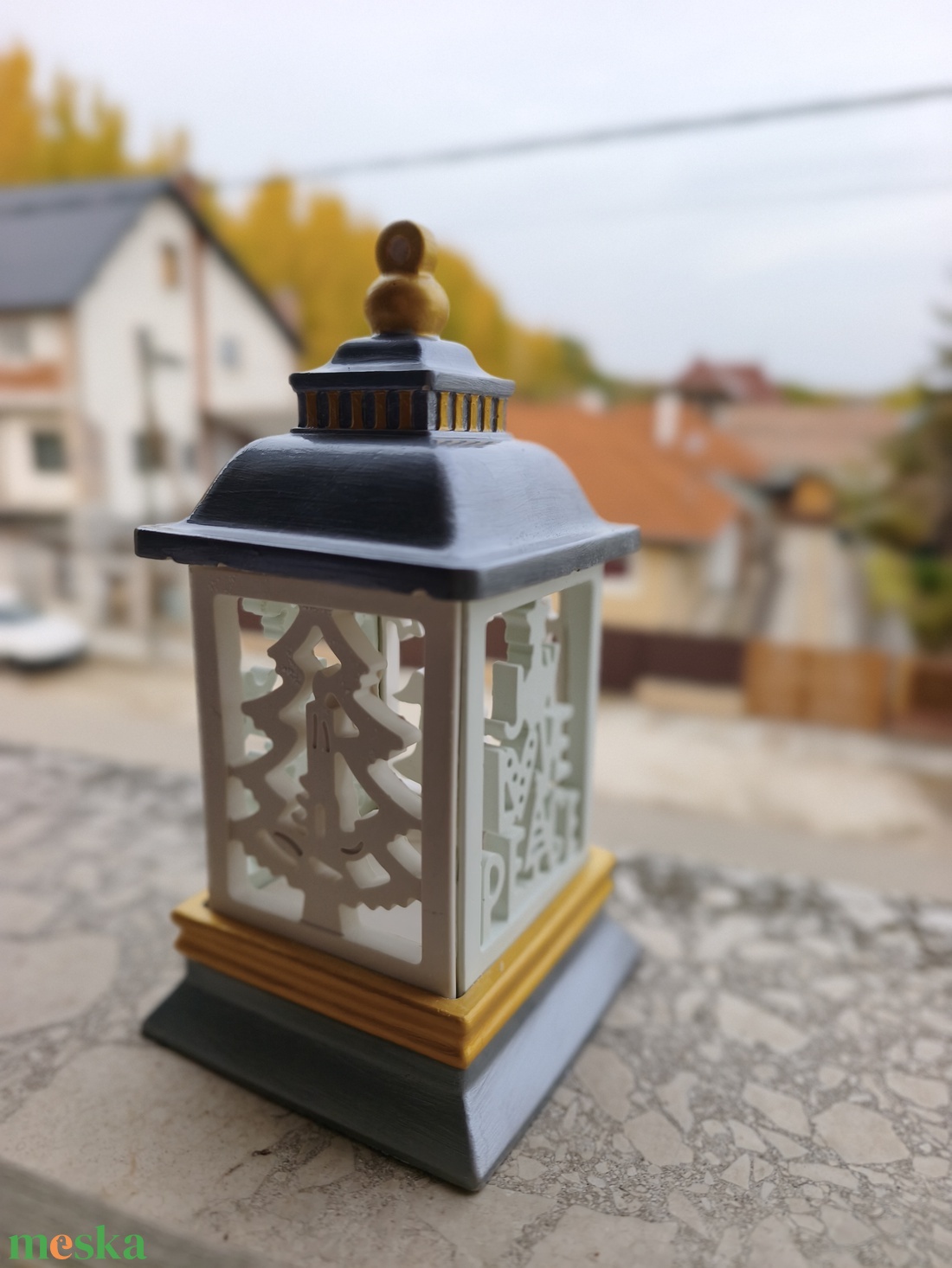 Kézzel festett kerámia karácsonyi lámpás ezüst és arany részletekkel, áttört lampion mécsestartó - karácsony - karácsonyi lakásdekoráció - karácsonyi gyertyás asztaldísz - Meska.hu