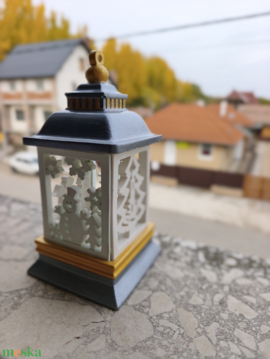 Kézzel festett kerámia karácsonyi lámpás ezüst és arany részletekkel, áttört lampion mécsestartó - karácsony - karácsonyi lakásdekoráció - karácsonyi gyertyás asztaldísz - Meska.hu