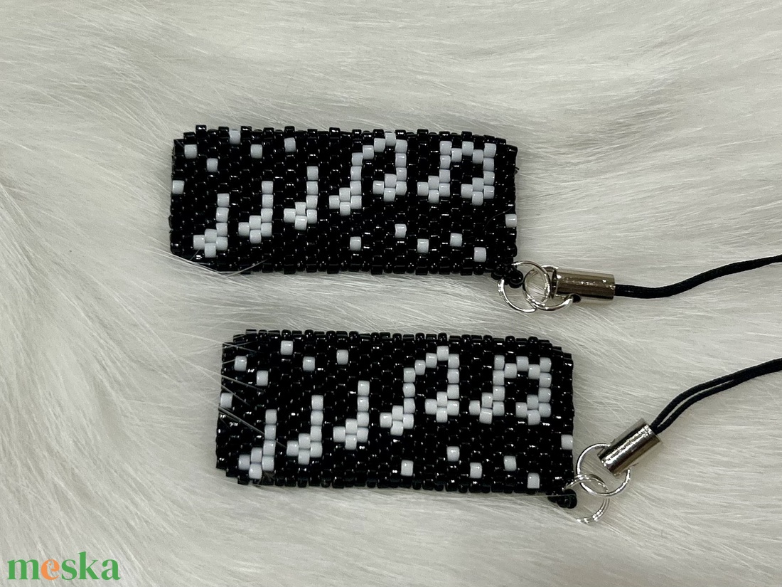 Fűzött gyöngyös kulcstartó 2db - táska & tok - kulcstartó & táskadísz - kulcstartó - Meska.hu