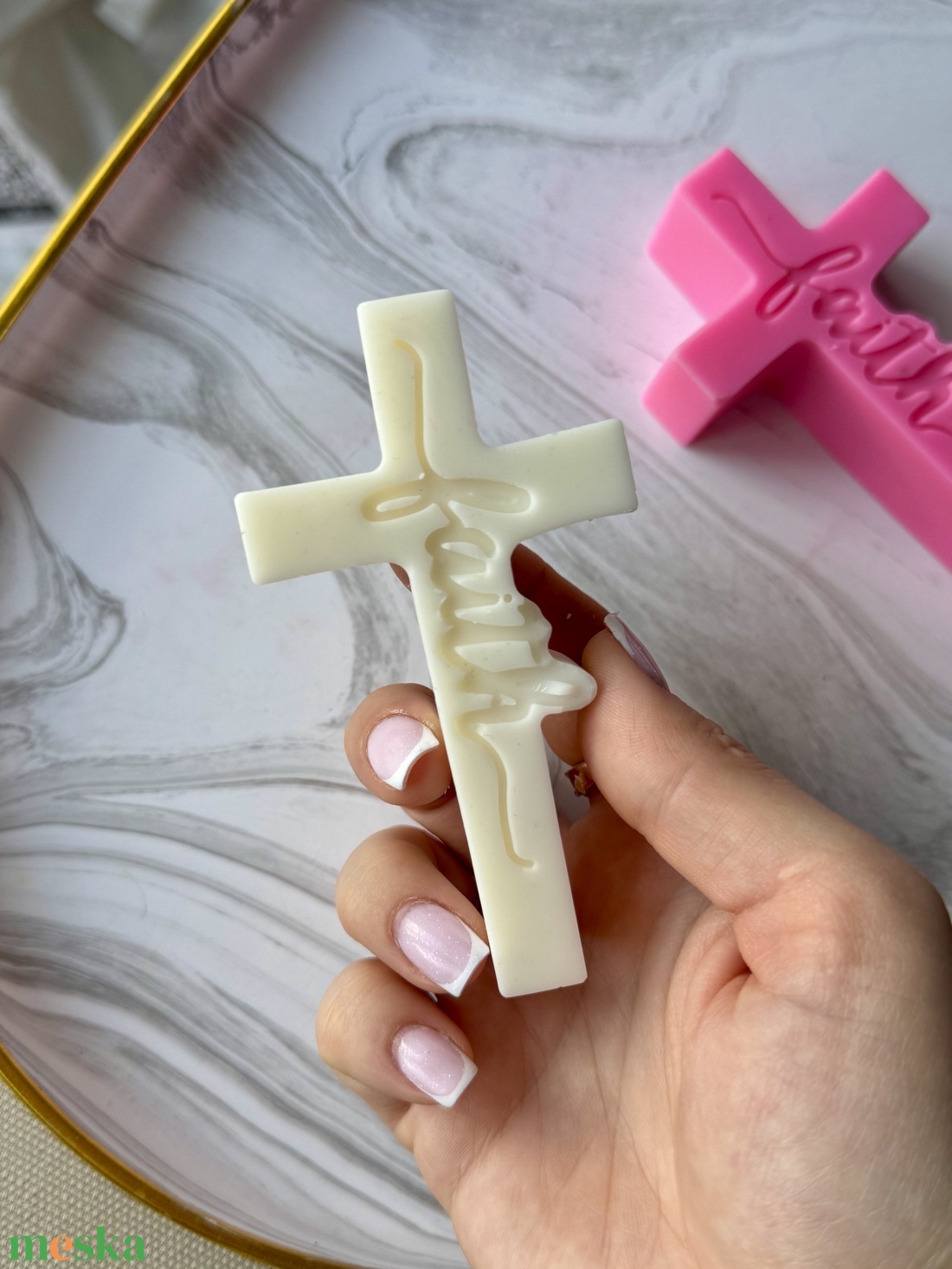 Kereszt alakú díszgyertya � Faith felirattal - esküvő - dekoráció - gyertya & gyertyatartó - Meska.hu
