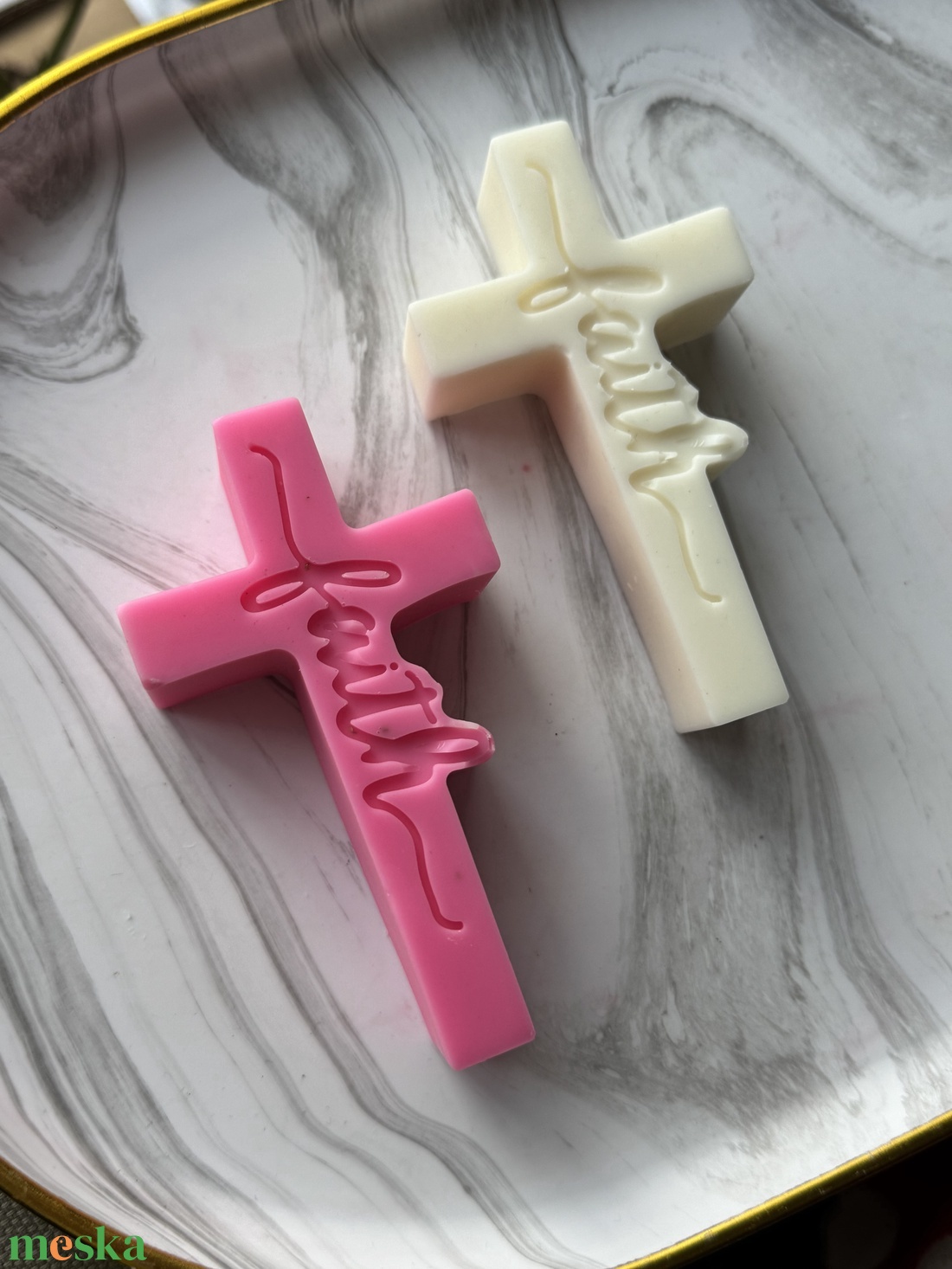 Kereszt alakú díszgyertya � Faith felirattal - esküvő - dekoráció - gyertya & gyertyatartó - Meska.hu