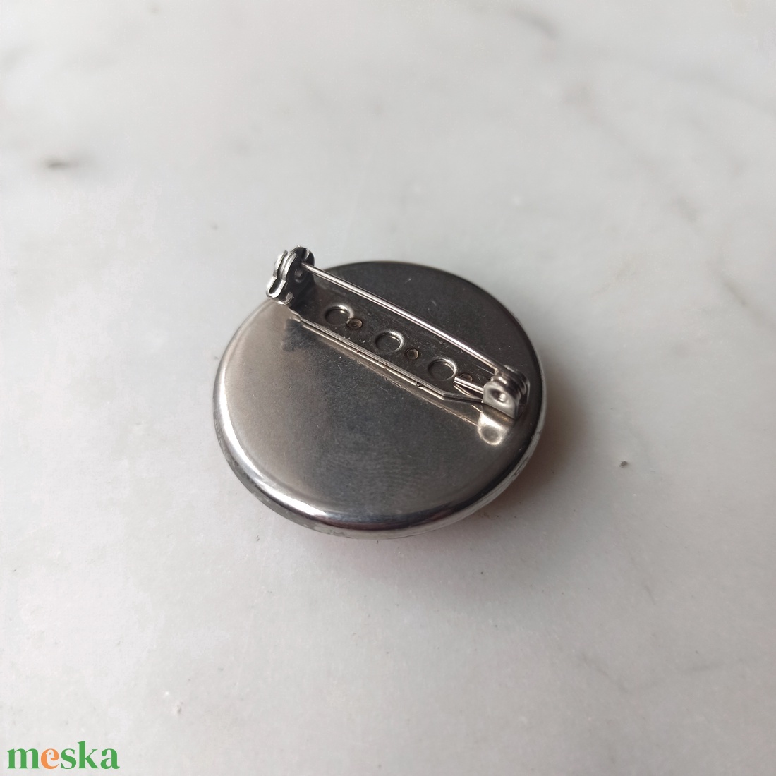 Cseresznyés gyurma kitűző - ékszer - kitűző és bross - Meska.hu