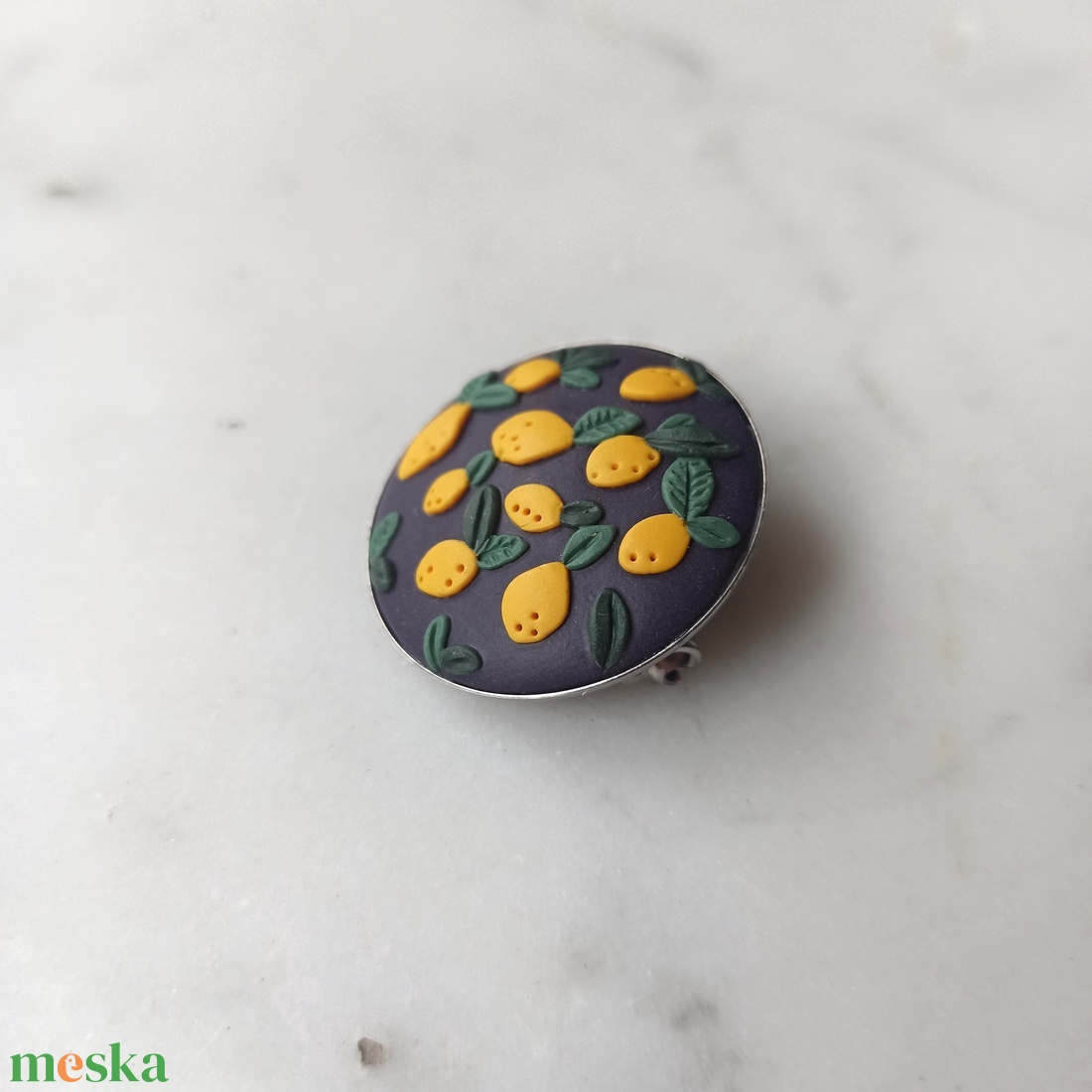 Citromos gyurma kitűző - ékszer - kitűző és bross - Meska.hu