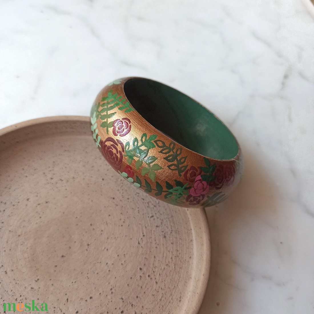 Rózsás festett fa karkötő - ékszer - karkötő - karperec - Meska.hu