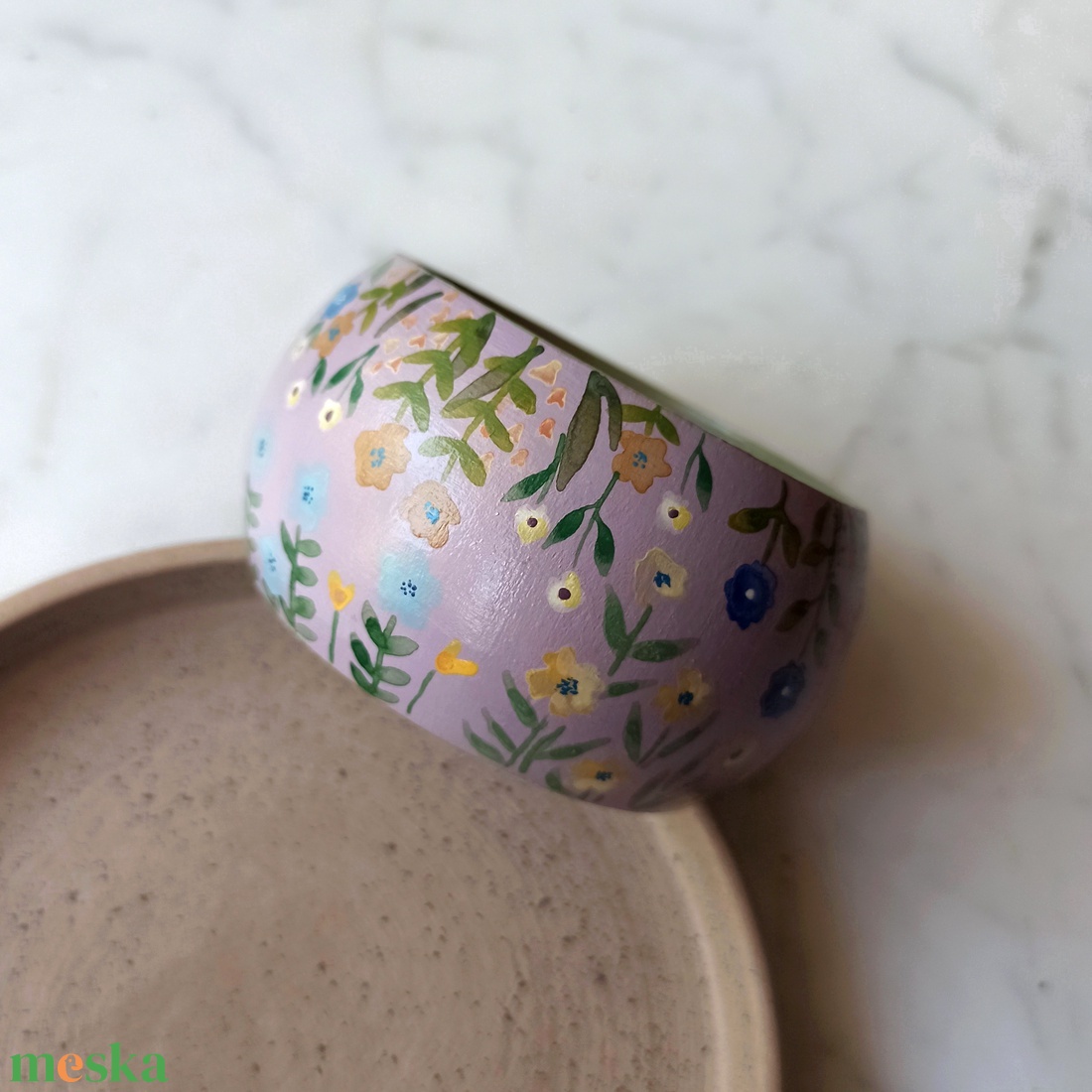 Virágos festett fa karkötő - ékszer - karkötő - karperec - Meska.hu