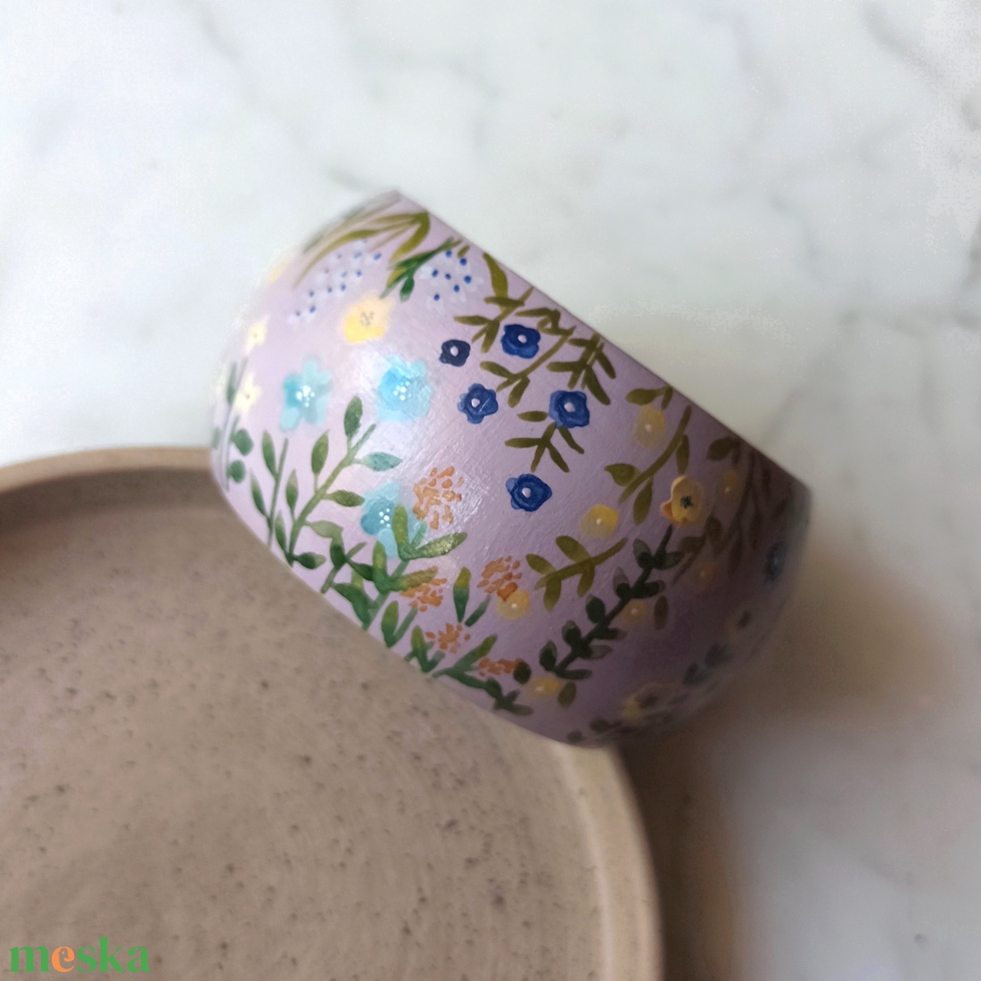 Virágos festett fa karkötő - ékszer - karkötő - karperec - Meska.hu