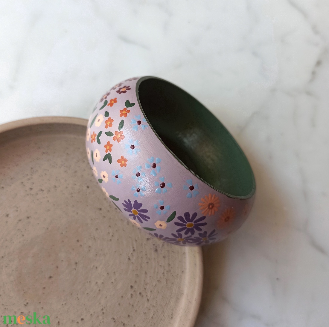 Virágos festett fa karkötő - ékszer - karkötő - karperec - Meska.hu