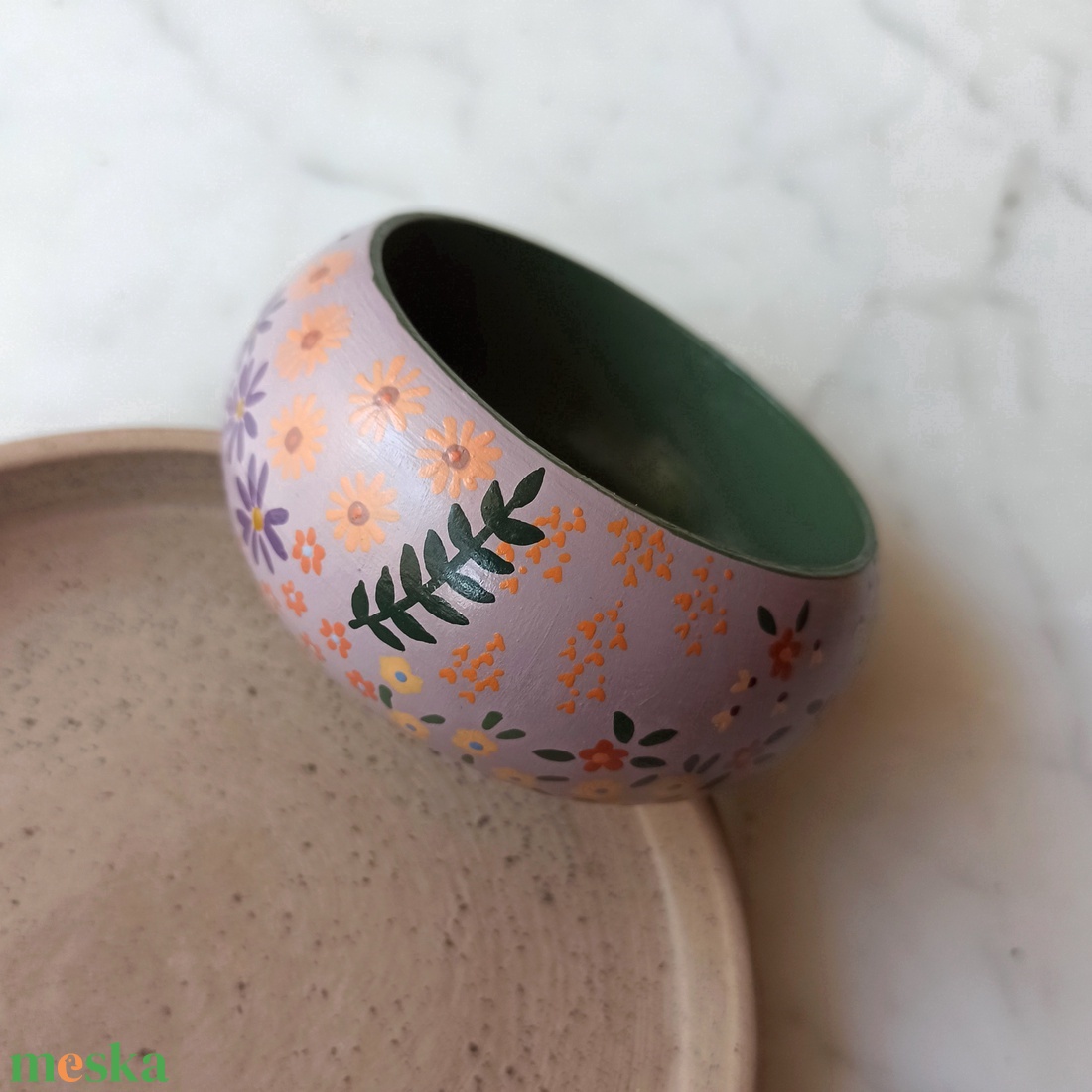 Virágos festett fa karkötő - ékszer - karkötő - karperec - Meska.hu