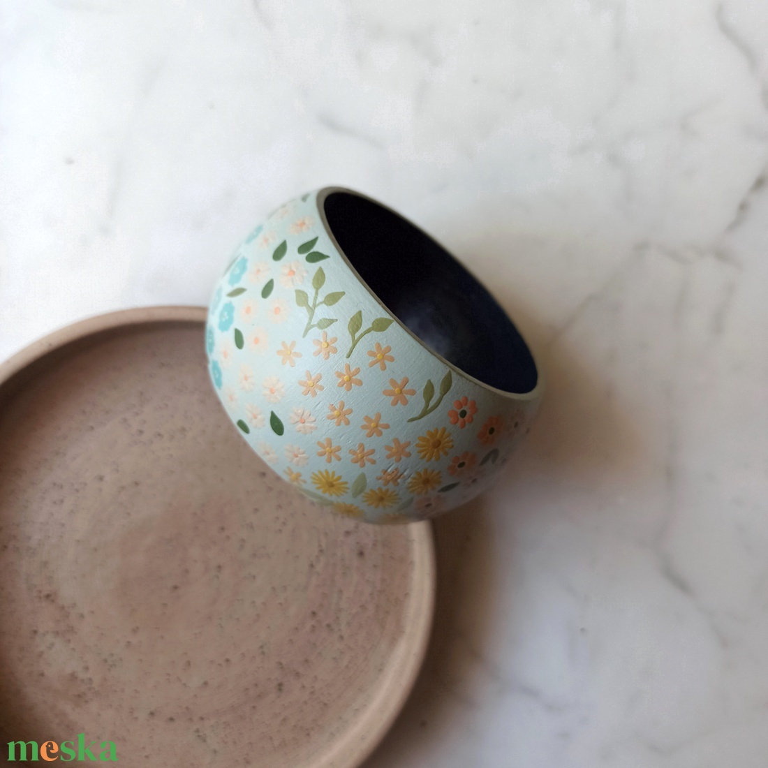 Virágos festett fa karkötő - ékszer - karkötő - karperec - Meska.hu