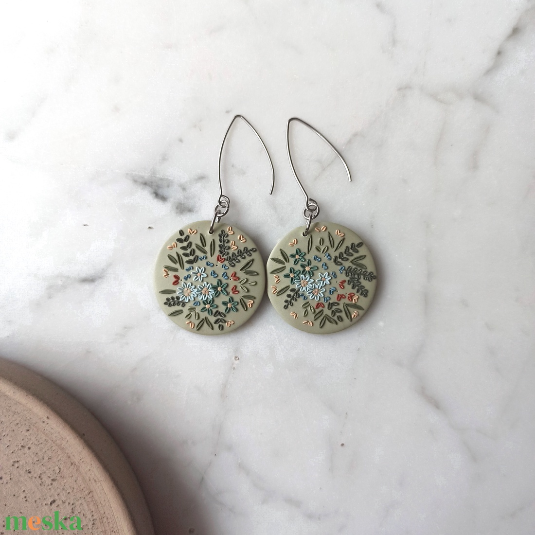 Virágos fülbevaló - ékszer - fülbevaló - lógó fülbevaló - Meska.hu