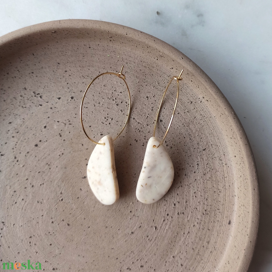 Csepp karika gyurma fülbevaló - ékszer - fülbevaló - karika fülbevaló - Meska.hu