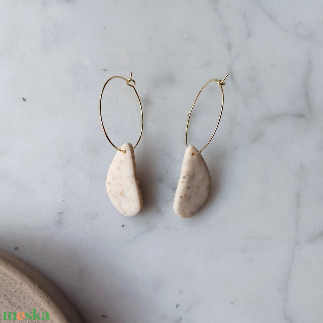 Csepp karika gyurma fülbevaló - ékszer - fülbevaló - karika fülbevaló - Meska.hu